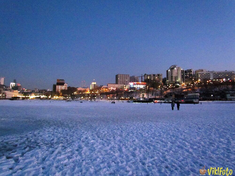 Вечерний вид со льда Амурского залива. 02.01.2018 г, Владивосток.